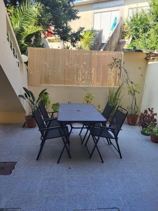 Roomy & Patio - 2 Bedroom Flat Porto Kültér fotó