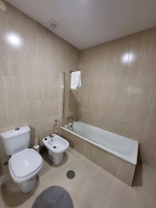 Roomy & Patio - 2 Bedroom Flat Porto Kültér fotó